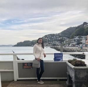 Meet your Posher, Adela